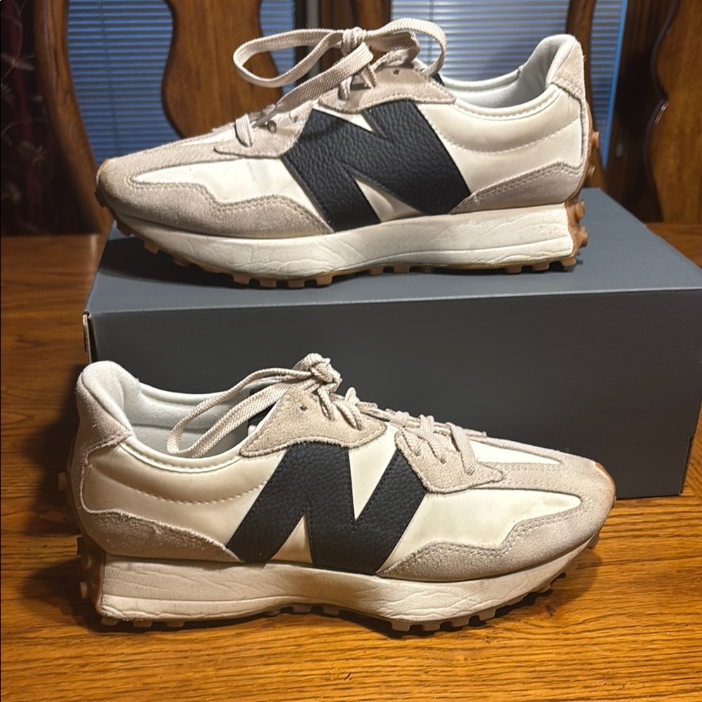 New Balance Cream and Black Sneakers Retro-Inspired Design